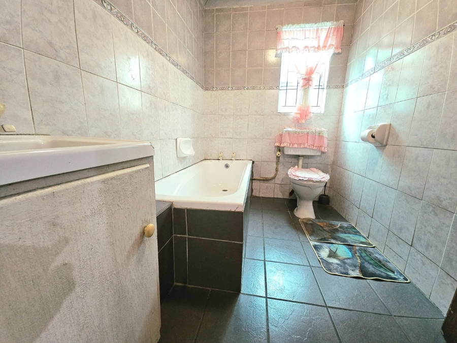 3 Bedroom Property for Sale in Roosendal Western Cape